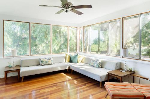 Silver Lake Casa | Silver Lake Mid-century Nestled In The Treetops