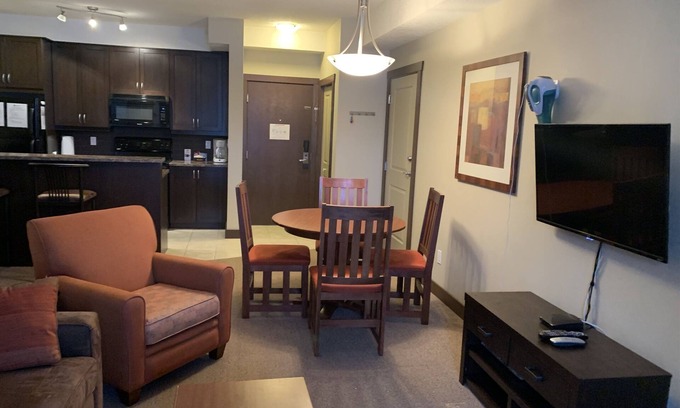 East Kootenay Condominio | Nueva propiedad | Tina caliente | Sala de vapor | Piscina cubierta | Sala de fitness | Netflix