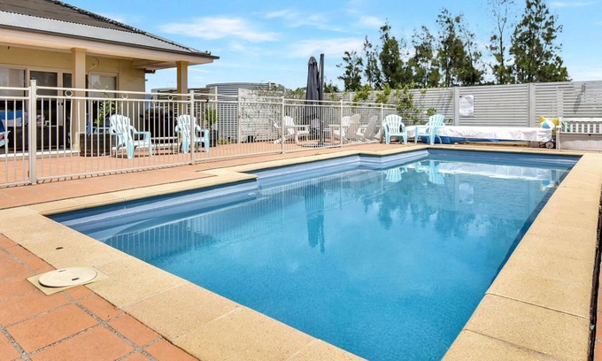 Rothbury Casa | Silver Springs Estate 4br house + 6br house with Wifi, Pool. Fireplace, Views, Olives and Space