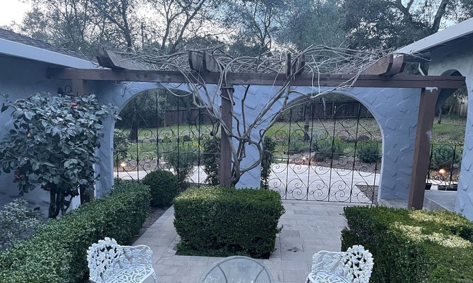 Vichy Springs Casa | Silverado Area private gated estate house with pool, spa, courts