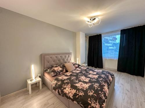 Banska Bystrica Apartamento | Simcity 3 I Skyline Elegance I 3BR, private parking, sunny terrace with panoramic city view 5min walk to city square