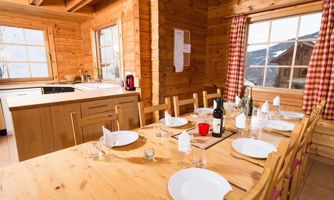 La Perriere Chalet De Esquí | Simone - Chalet tradicional de madera cercano a pistas y centro, ideal para 12 personas