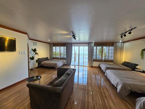 Silang Junction South Casa | Simoy Staycation Tagaytay