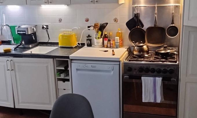 Rivarolo Ligure Apartamento | Simple and essential apartment not far from the center