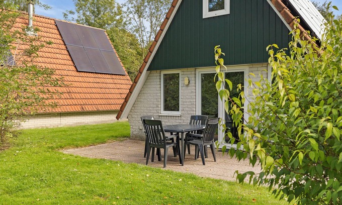 Gramsbergen Casa | Simple bungalow for 6 people in the Vechtdal, located by greenery or water – plenty of outdoor fun and activities for all ages.