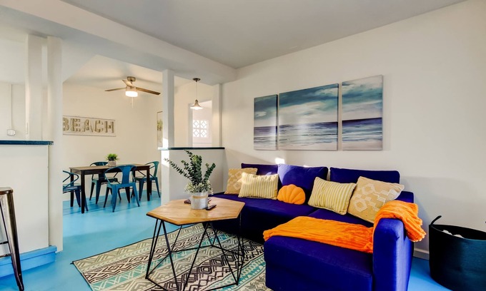 Indian Rocks Beach Casa | Simple Charm Hideaway Walk to Sand Pet OK