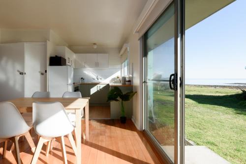 Low Head Casa | Simple & Comfortable Coastal Retreat