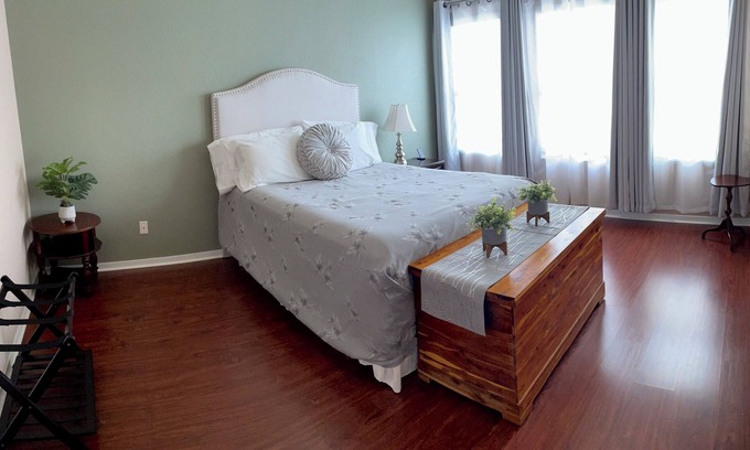 Rosenberg Casa | Simple Elegance 3bedroom 2bath