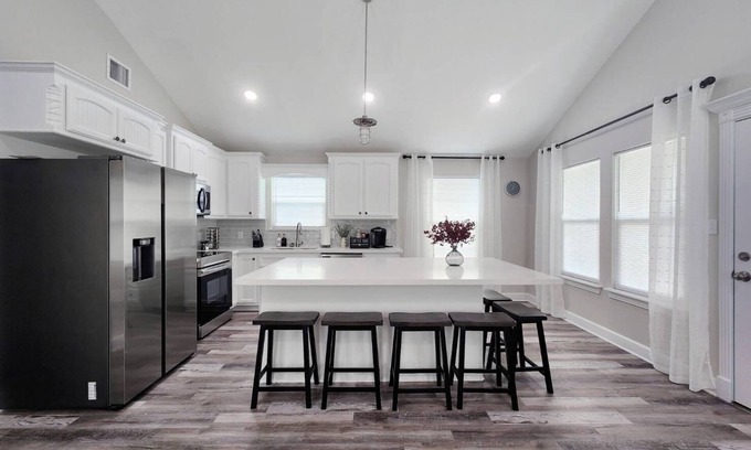 Surfside Beach Casa | Simple Modern GreenBean home 3BR near beach