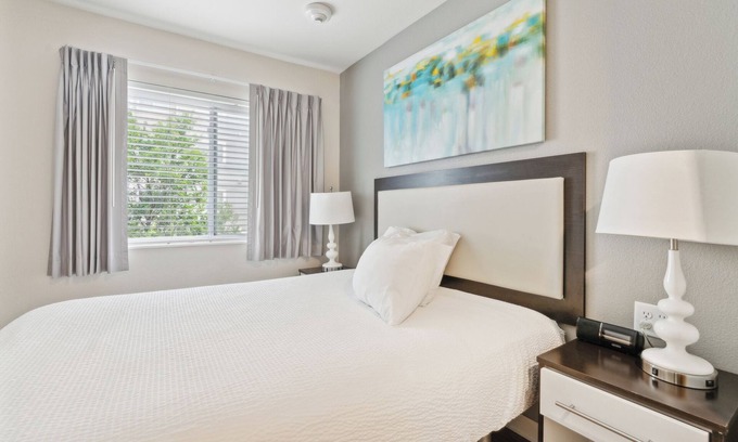 Far North Central Apartamento | Simplicity At the Rim 1219 I Spacious 1 Bed 1 Bth