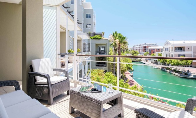 Victoria and Alfred Waterfront Apartamento | Simplistic Elegance at Altmore 203