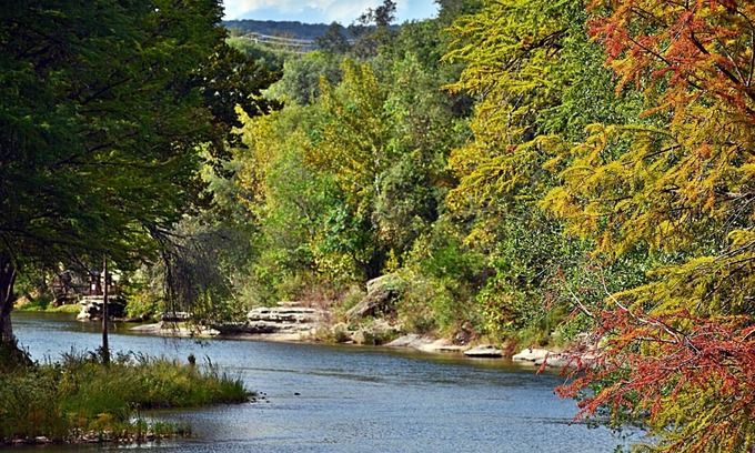 Canyon Lake Casa | Simply Irresistible, Family & Pet Friendly, 5 Minutes to Lake & River
