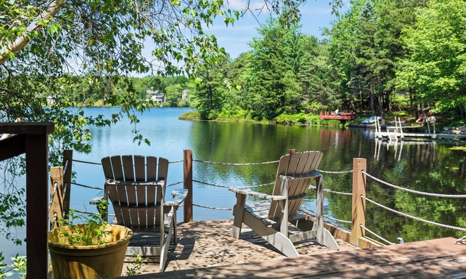 Long Pond Casa | Simply Shores by AvantStay | Private Beach + Dock | Lake Overlook