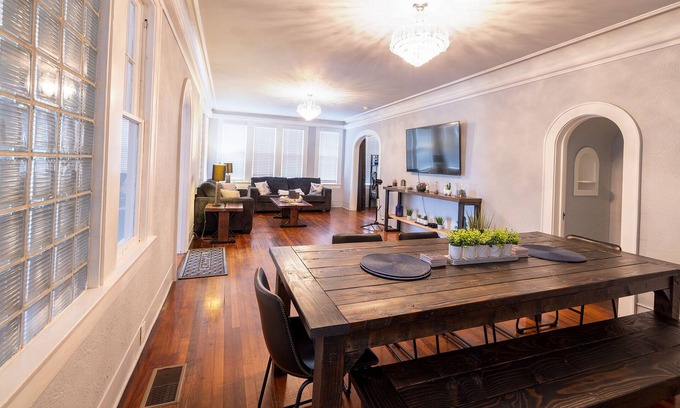 Galveston Villa | Sinatra House: Mardi Gras Parade Route!