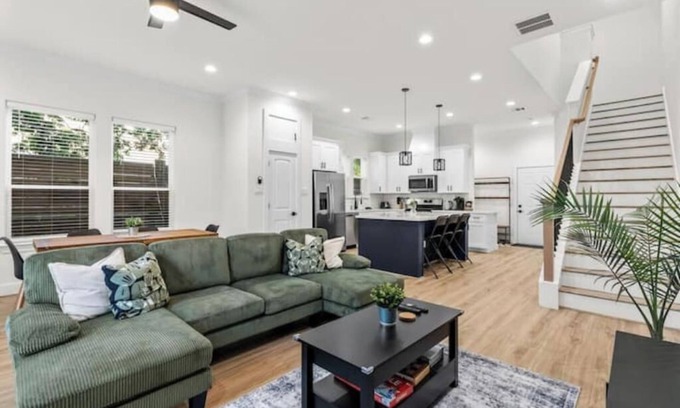 OST - South Union Casa | Sing, Soak & Stay In Houston!