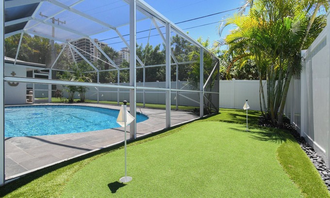 Singer Island Casa | Singer Island Beach, Heated Pool, PUTT PUTT, Pool Table & 5 min walk to Beach!