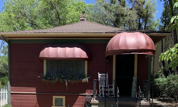 Prescott Casa | Single level cottage 6 blocks to Courthouse square