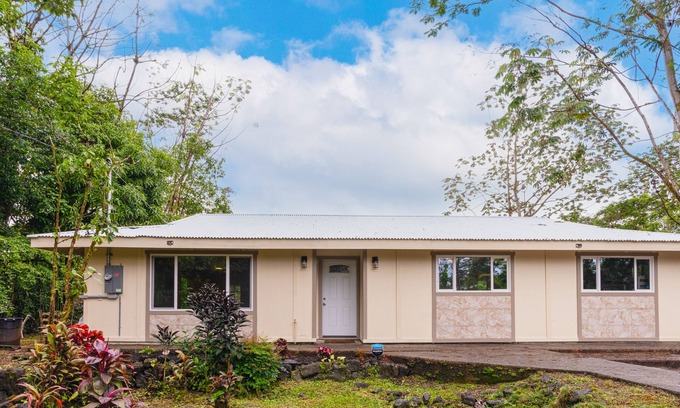 Kapoho Casa | Single-level, dog-friendly home with a full kitchen, washer/dryer, patio