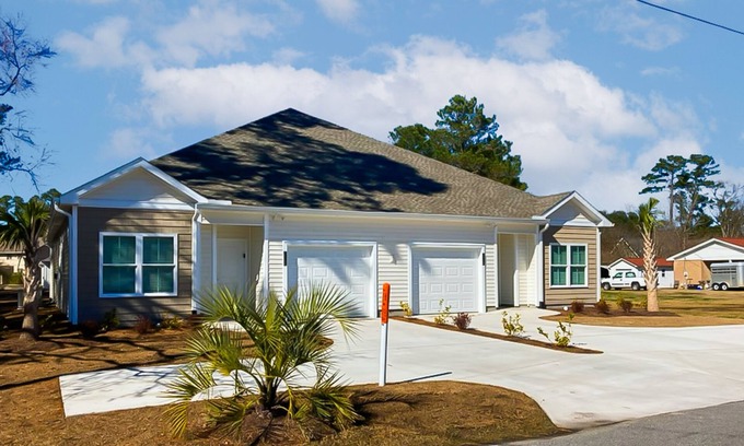 Myrtle Beach Casa | Single-level duplex near beach/golf with screened patio, AC & W/D - dog-friendly