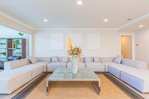Glendora Casa | Single Level House with view and pool