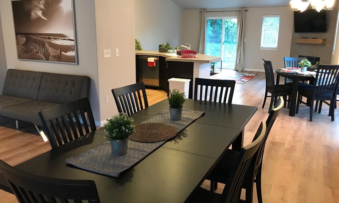 Bull Mountain Casa | Single Level Beautiful Modern New Home