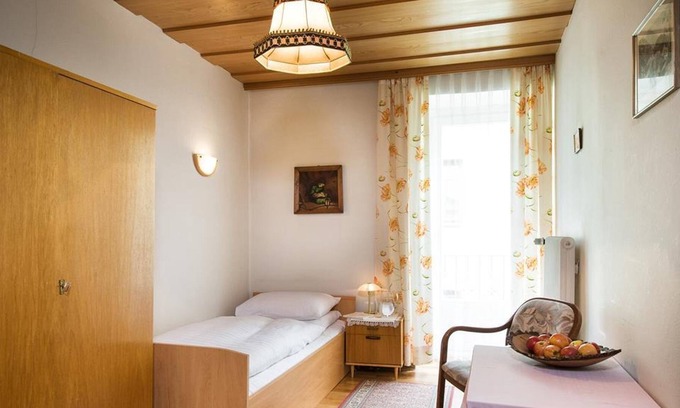 Bad Hofgastein Cabaña | Habitación individual con ducha, WC - vicarage, casa de huéspedes.