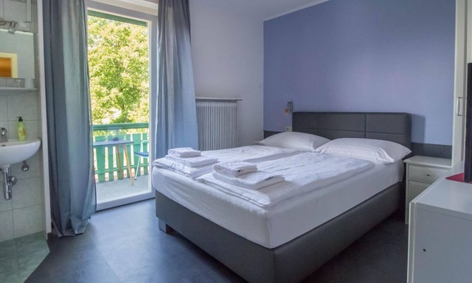 Millstatt Cama Y Desayuno | Single room with balcony and lake view - Gästehaus Libelle