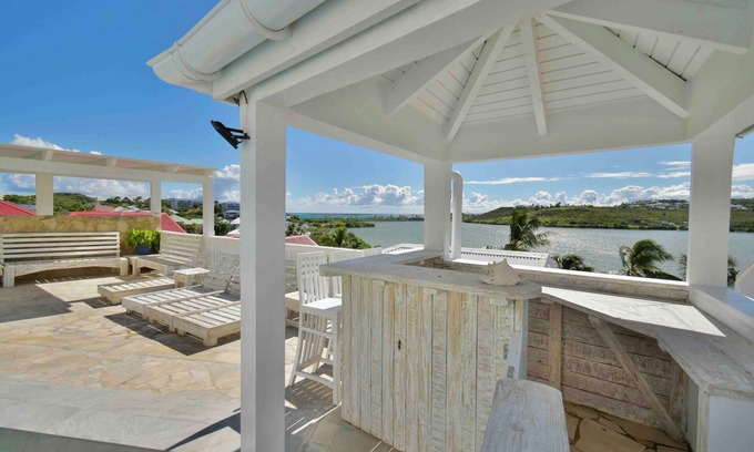 Orient Bay Cama Y Desayuno | Single room with pool 5 min from Hope Estate