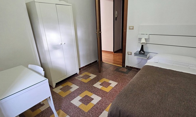 Potenza Casa | Single Room with Shared Bathroom
