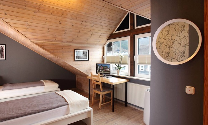 Oedingen Apartamento | Single room with WC and shower