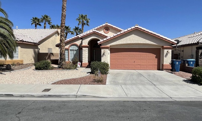 Canyon Gate Master Casa | Single Story Fully-Furnished 3 bdrm home in Summerlin