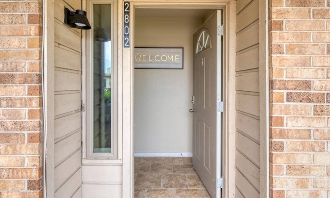 Bedford Casa | Single Story Home. Walk to shops and restaurants