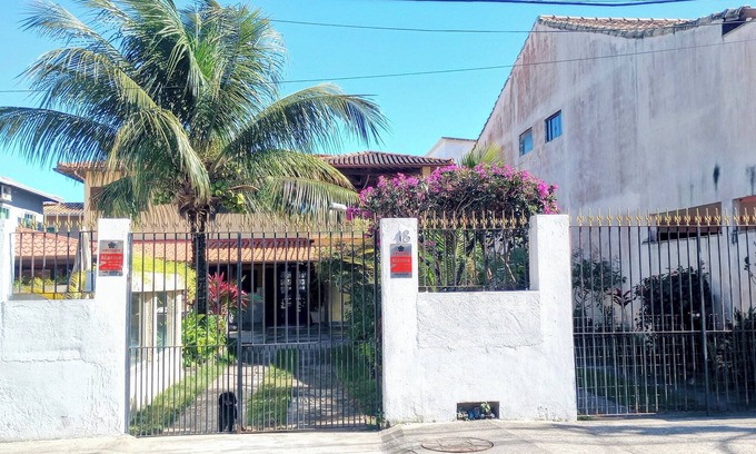 Rio das Ostras Casa | Single-story linear house with swimming pool in Atlântico.