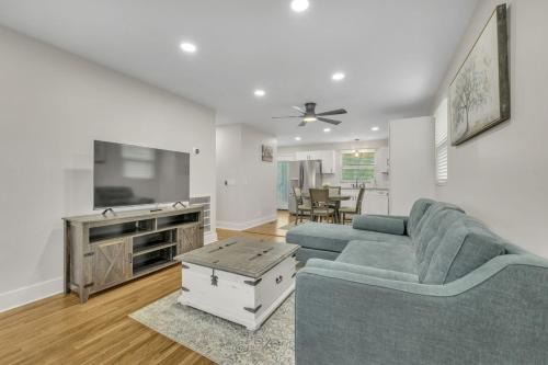 Hope Gardens Casa | Single Story Pet Friendly Home, with Fenced Yard, Fire Pit, 5min to Downtown!