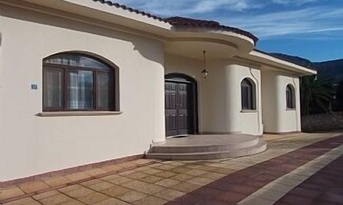 Karavas Villa | Historia Única Villa, piscina privada y jacuzzi con gran montaña y vistas al mar