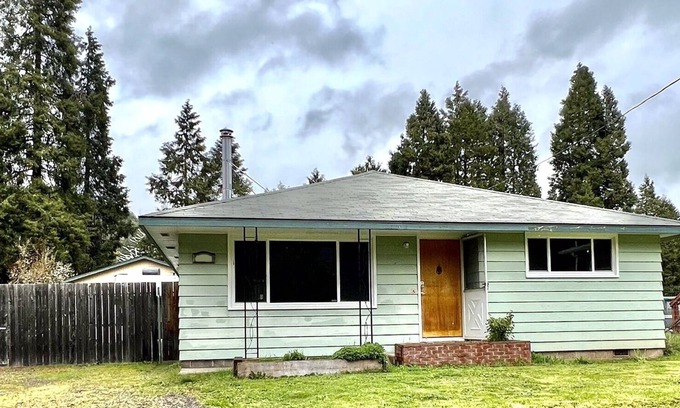 Oakridge Casa | Singletrack Shack Remodeled home in the center of Oakridge