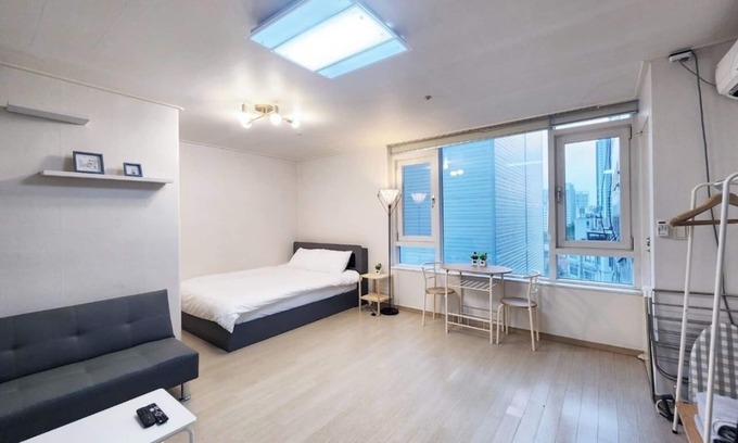 Jamwon-dong Apartamento | Sinsa Station 2-Min Walk / Central Gangnam Hideaway