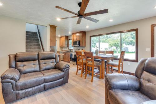 Sioux Falls Casa | Sioux Falls Home Near Downtown 2 Living Areas!