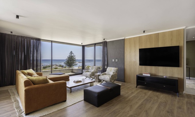 Bloubergstrand Apartamento | Sir David Baird 50B, Blouberg by HMH