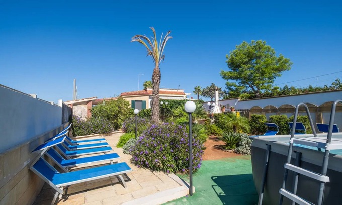 Scala di Furno Casa | Apartamento Sirena en villa de lujo con piscina compartida