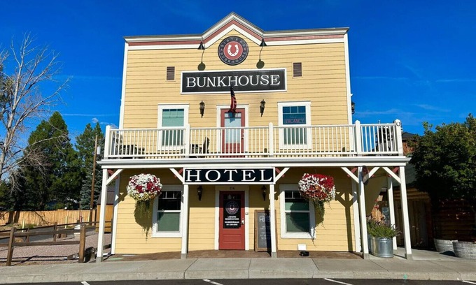 Sisters Hotel | Downtown Sisters Boutique Hotel - Sisters OR Sleeps 2 /1.5 bath unit 2