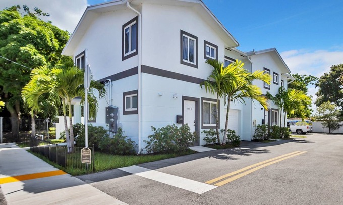 Downtown Fort Lauderdale Casa | Sistrunk Shades Villas 2 Townhomes Combined Brand New Townhomes in Downtown