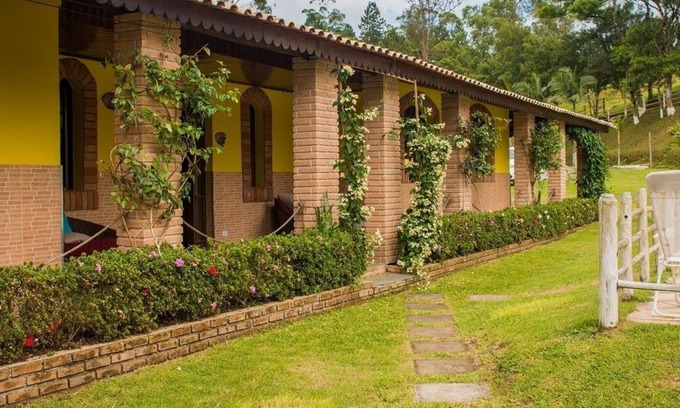 Embu-Guacu Casa | Sitio con cascada, 6 suites, piscina, salón de fiestas