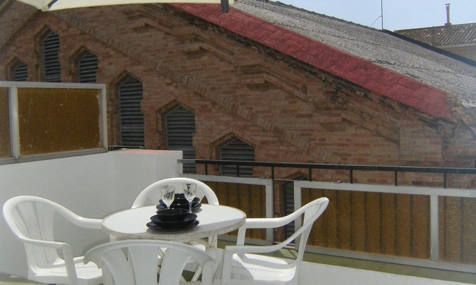 Sitges Town Center Apartamento | Sitges centro. Free Wi-Fi. Apartamento con terraza a 20m playa. Muy tranquilo