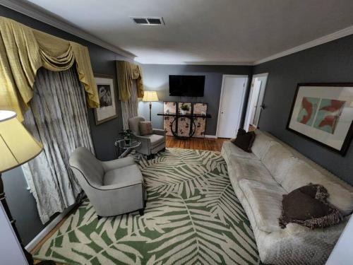 Whitehaven Casa | Sits on an acre near Grace land with 3 full baths