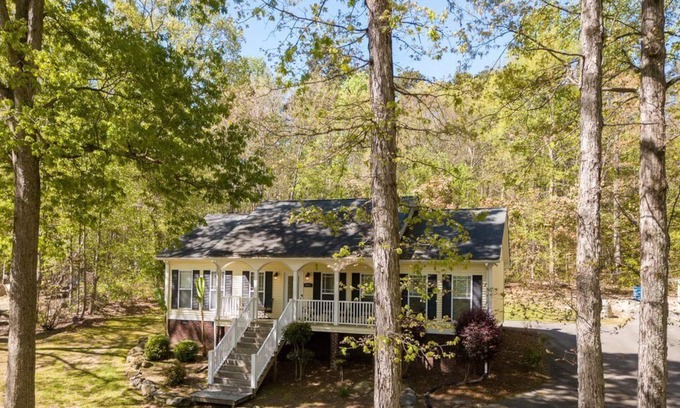 Terrell Casa | Sitting elegantly at Lake Norman