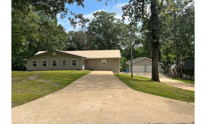 Counce Casa | Six bedroom lake house in Counce on Pickwick Lake with a boat slip included