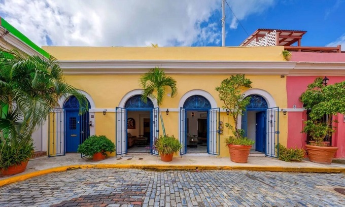 Catedral Casa | SJBC- House in Old San Juan