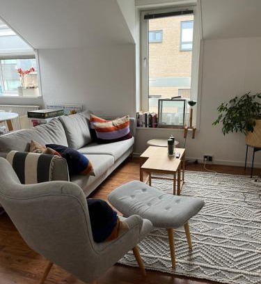 Herning Apartamento | Skøn centralt beliggende lejlighed m.tagterrasse