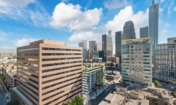 City West Condominio | SK-Living DTLA 2 Story Loft with a Balcony